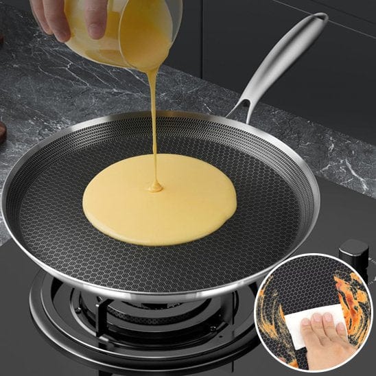 poele a crepe avec pate a crepe-nettoyante